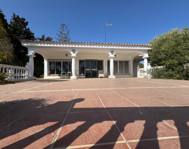 Villa for sale in Estepona East, El Paraiso, Estepona - 361-12143P