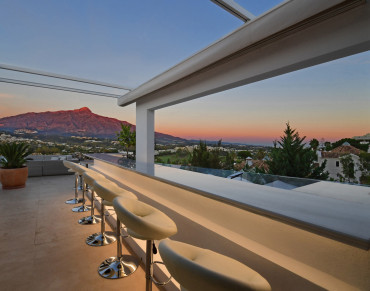 Villa for sale in Nueva Andalucia - 361-12135P