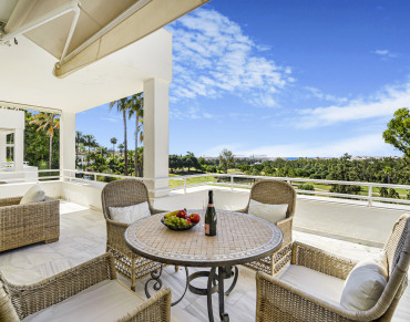 Apartment for sale in Nueva Andalucia, Alcores del Golf, Marbella - 361-12206P