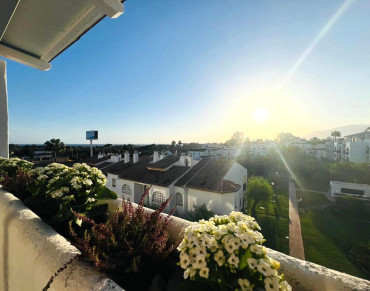 Ático con espectaculares vistas al mar en Nueva Atalaya, Estepona
