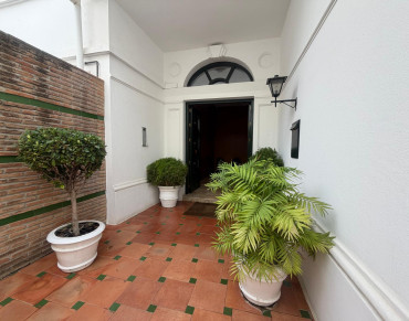 Amplio apartamento de 3 dormitorios en Avenida Ricardo Soriano, Marbella