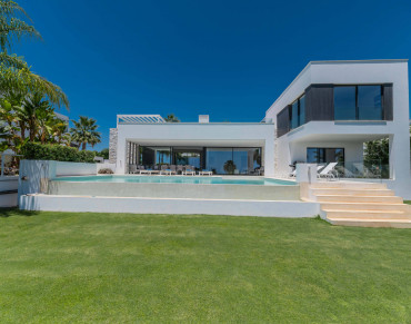 Villa for sale in La Alqueria, Benahavis - W-02X90S