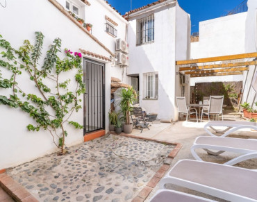 Villa for sale in Estepona Centro - PKS235E
