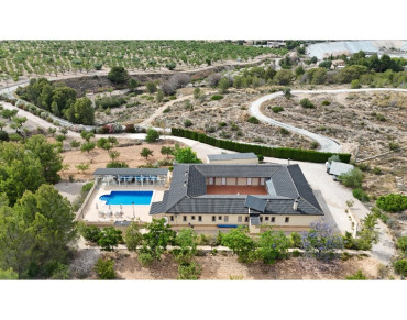 Villa for sale in Hondón de las Nieves / El Fondó de les Neus - 1739
