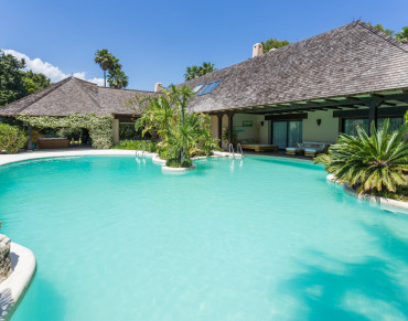 Villa for sale in Rio Real Golf - R112-05788
