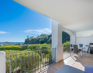 Apartment for sale in La Quinta, Benahavís - LS50169