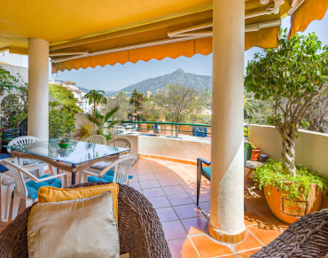 Duplex for sale in Nueva Andalucia - KSSIR-27887P