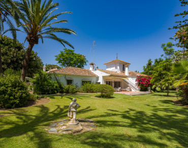 Villa for sale in Guadalmina Baja - KSSIR-20225P