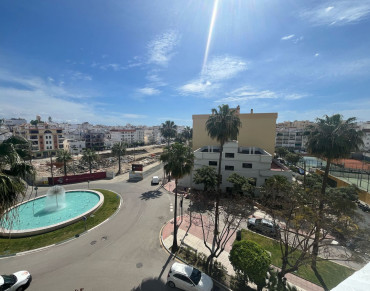 Apartment for sale in Estepona - R5020396