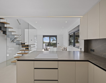 Penthouse for sale in Estepona East - PANR-15599