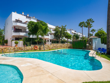 Apartment in Estepona — photo 2