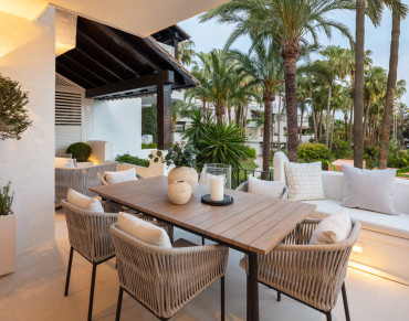 Apartment for sale in Marbella Golden Mile, Marina Puente Romano, Marbella - PANR-14555