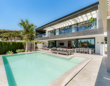 Villa for sale in Nueva Andalucia, Las Brisas, Marbella - 22048