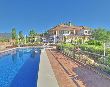 House for sale in Sierra Bermeja, Estepona - b3899