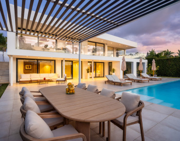 Villa for sale in Nueva Andalucia - EJ1581