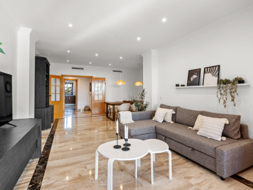 Apartment in Estepona — photo 2
