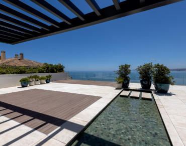 Penthouse for sale in Estepona Puerto - LE-00742P