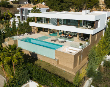 Villa for sale in La Alqueria, Benahavis - KRE17372