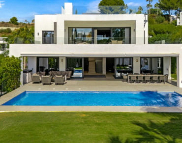 Villa for sale in Nueva Andalucia, Los Olivos, Marbella - KRE19172