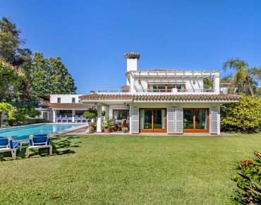 Villa for sale in Estepona East, New Golden Mile, Estepona - KRE19238