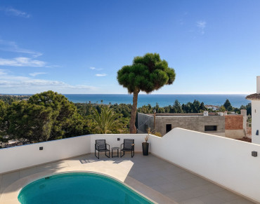 Villa for sale in La Cala de Mijas - R5236546