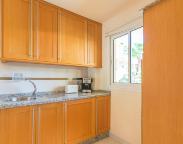 South-west-facing terrace Aloha 2 bed apartment