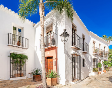 Town House for sale in Las Lomas del Marbella Club - W-02YY5K