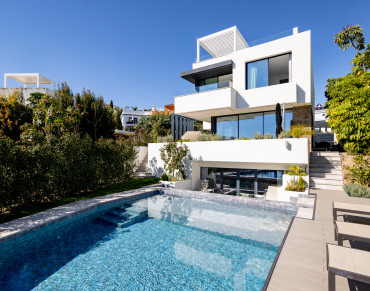 Villa for sale in Estepona East - NVG-H43