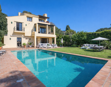 Villa for sale in Elviria - W-048DJX
