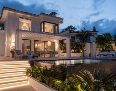 Villa for sale in Nueva Andalucia - EJ1482