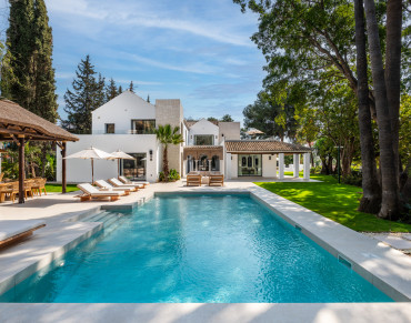 Villa for sale in Nueva Andalucia - TA0818