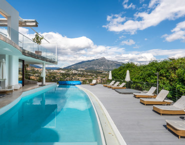 Villa for sale in Nueva Andalucia - TA0612