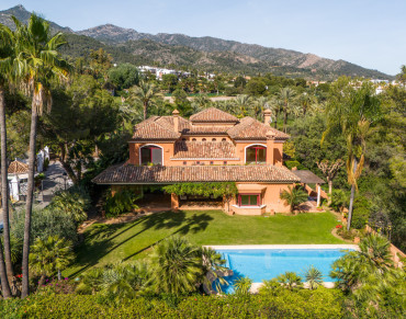 Villa for sale in Marbella Golden Mile, Altos Reales, Marbella - TA0221