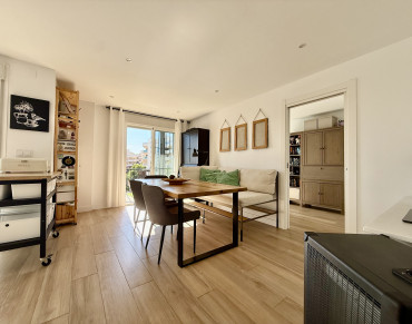 Duplex Penthouse with 4 Bedrooms, Sea Views, 2 Parking Spaces and Storage Room
