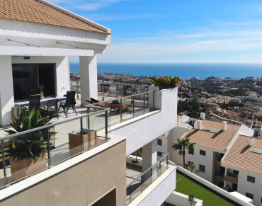 Modern penthouse with stunning panoramic sea view