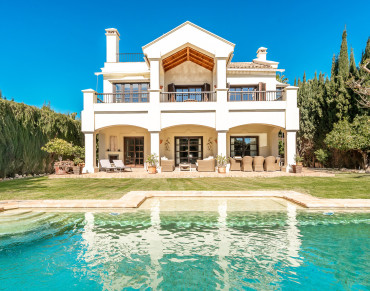 Villa for sale in Marbella Golden Mile, Sierra Blanca, Marbella - W-048K1A