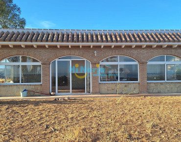 Villa for sale in Vélez-Málaga - HI2289