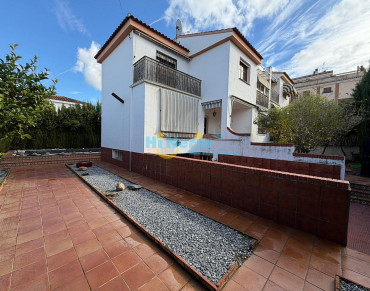 Villa for sale in La Zubia - HI2273