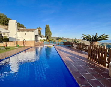 Villa for sale in Algarrobo - HI2078