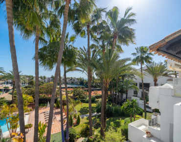 House for sale in Marbella Golden Mile, Marina Puente Romano, Marbella - PANR-16212