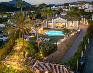Villa for sale in Nueva Andalucia - JUST-01078P