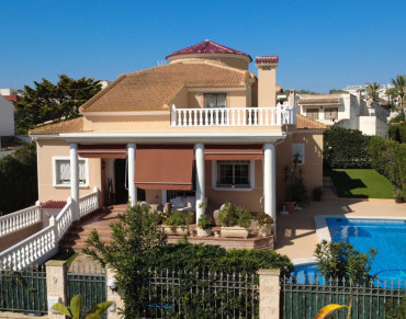 Villa for sale in Torrelamata, La Mata, Torrevieja - MOVE-333