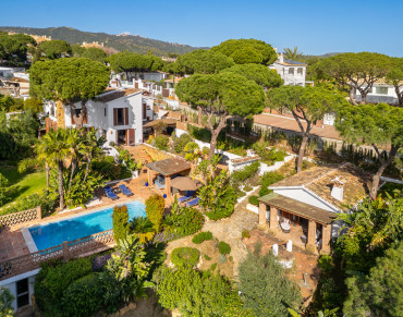 Villa for sale in Marbella East, Cerrado de Elviria, Marbella - PANR-16214