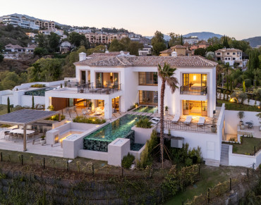 Villa for sale in Benahavis - Ax1007