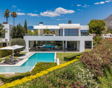 Villa for sale in Marbella Golden Mile, Las Lomas del Marbella Club, Marbella - 885-00158P