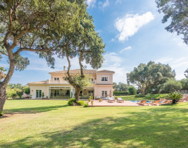 Villa for sale in San Roque Club, San Roque - NP120111