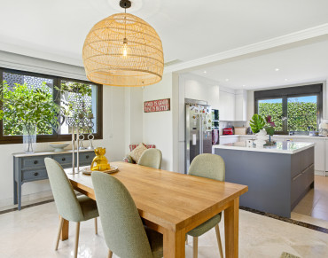 Villa for sale in Estepona West - YPC0133
