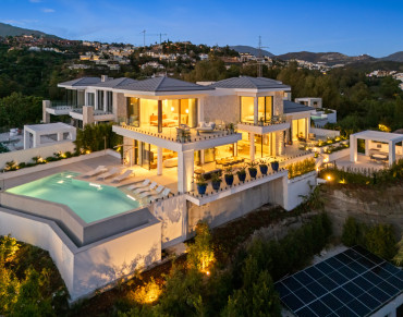 Villa for sale in La Quinta, Benahavís - SV1996