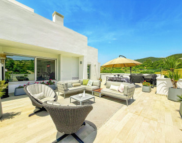 Apartment for sale in Estepona - R5076379