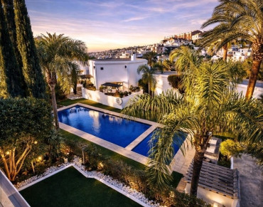 Villa for sale in La Resina, Estepona - BOKW90